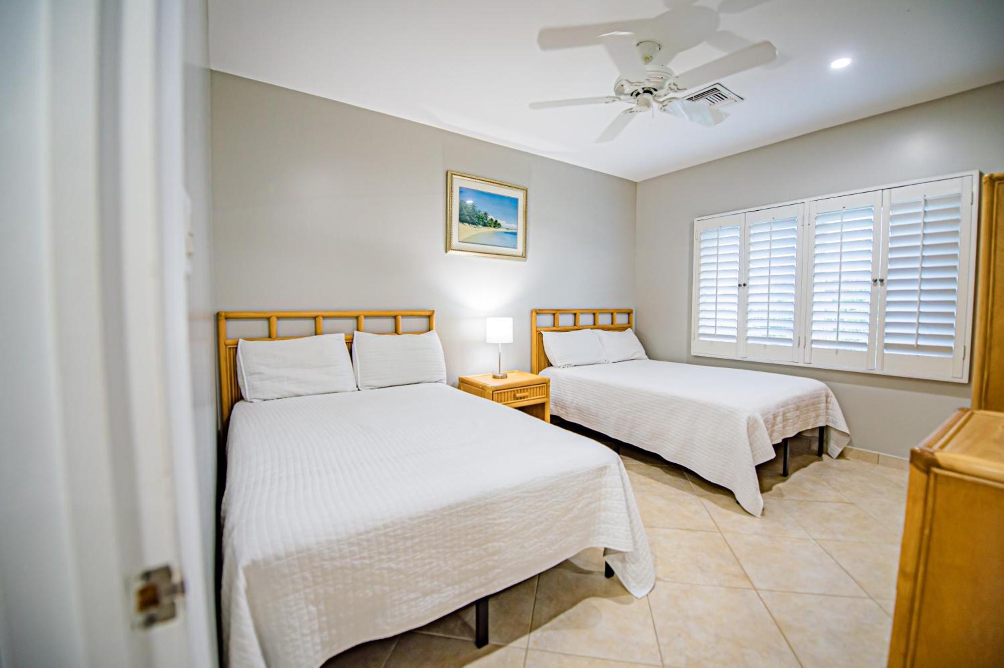 Seven Mile Beach Resort George Town Exterior foto