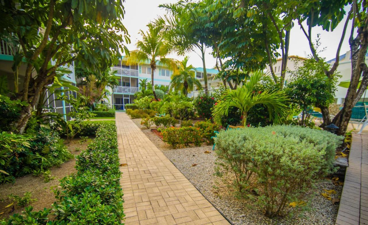 Seven Mile Beach Resort George Town Exterior foto